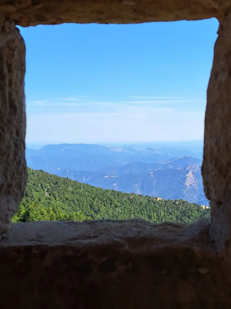 Changer de regard. Voir les choses différemment et changer d'attitude. Regarder les choses comme si c'était la première fois . Cela signifie ne plus projeter de l'indifférence ou de l'inquiétude pour discerner activement ce qui est positif et le reconnaitre. La kinésiologie vous aide à poser un autre regard qui ouvre le champ des possibles